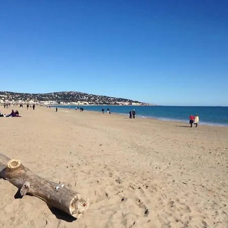 Climatise Avec Terrasse Et Parking A 500m De La De - Fr-1-338-144 * Sète