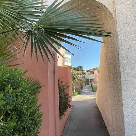 דירה Climatise Avec Terrasse Et Parking A 500m De La De - Fr-1-338-144 *