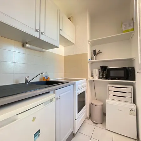 Climatise Avec Terrasse Et Parking A 500m De La De - Fr-1-338-144 דירה Sète