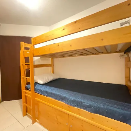 Climatise Avec Terrasse Et Parking A 500m De La De - Fr-1-338-144